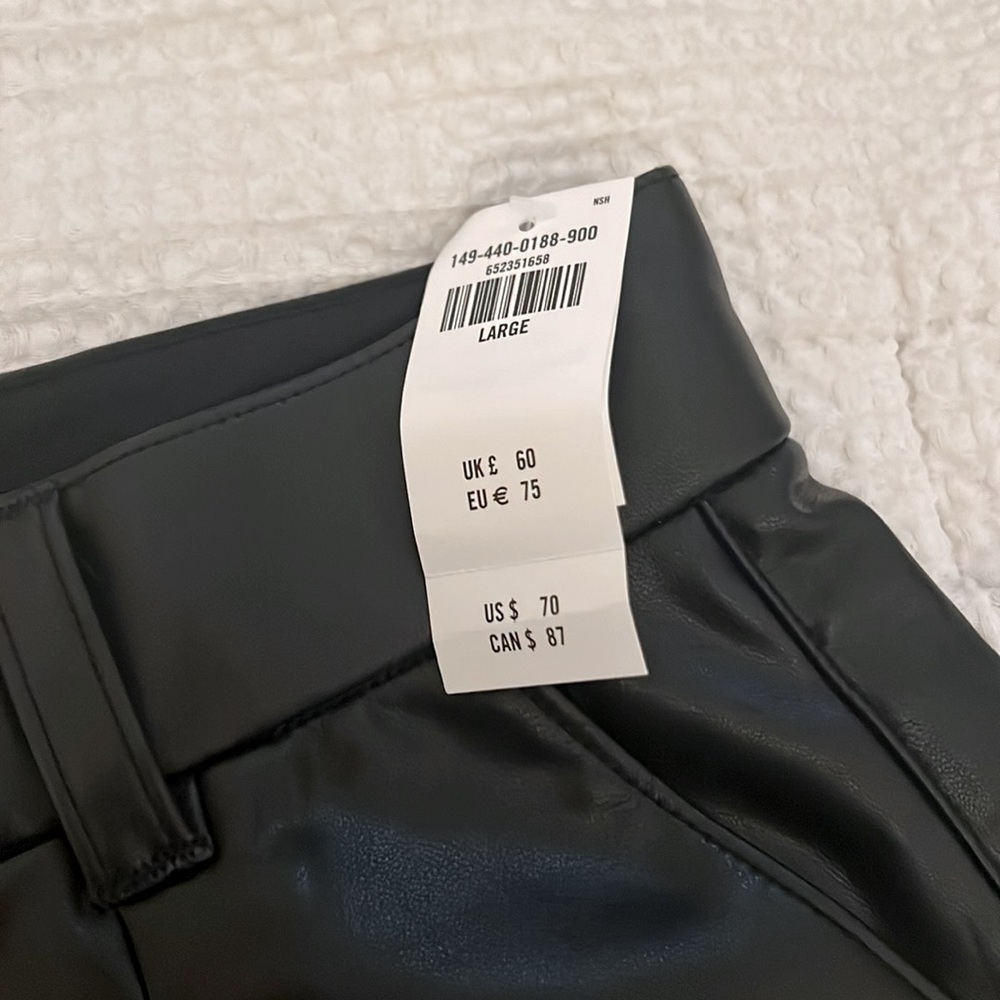 Abercrombie 6inch Vegan Leather Tailored Shorts - Picture 2 of 4